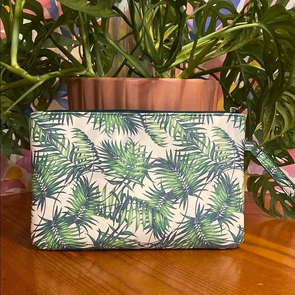 Tropical Leaf Print Wristlet and Coin Purse. - Picture 3 of 10